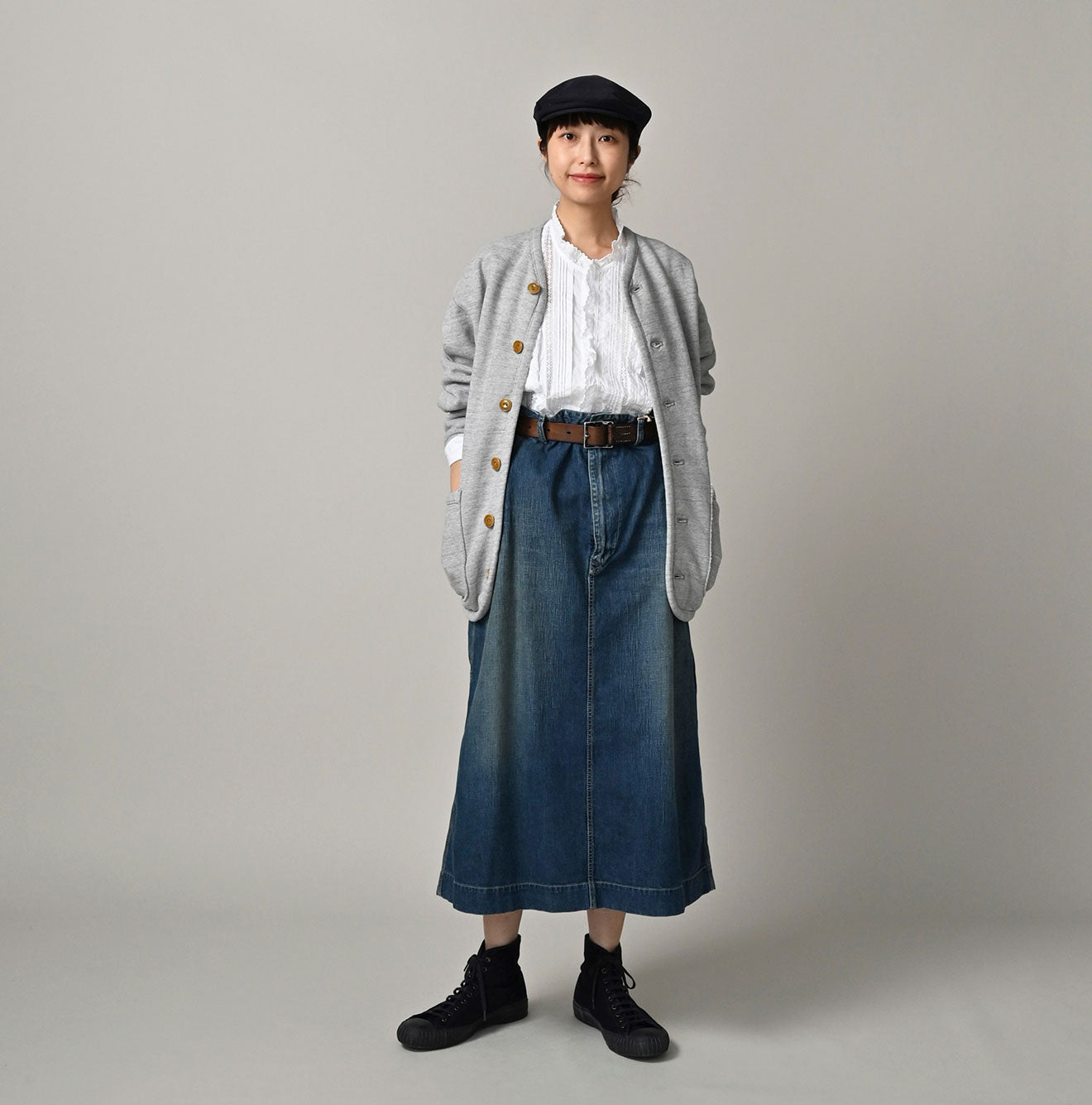 Top Heritage Urake 908 Binder Cardigan Female Model