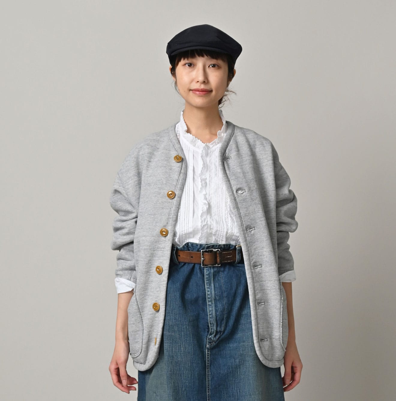 Top Heritage Urake 908 Binder Cardigan Female Model