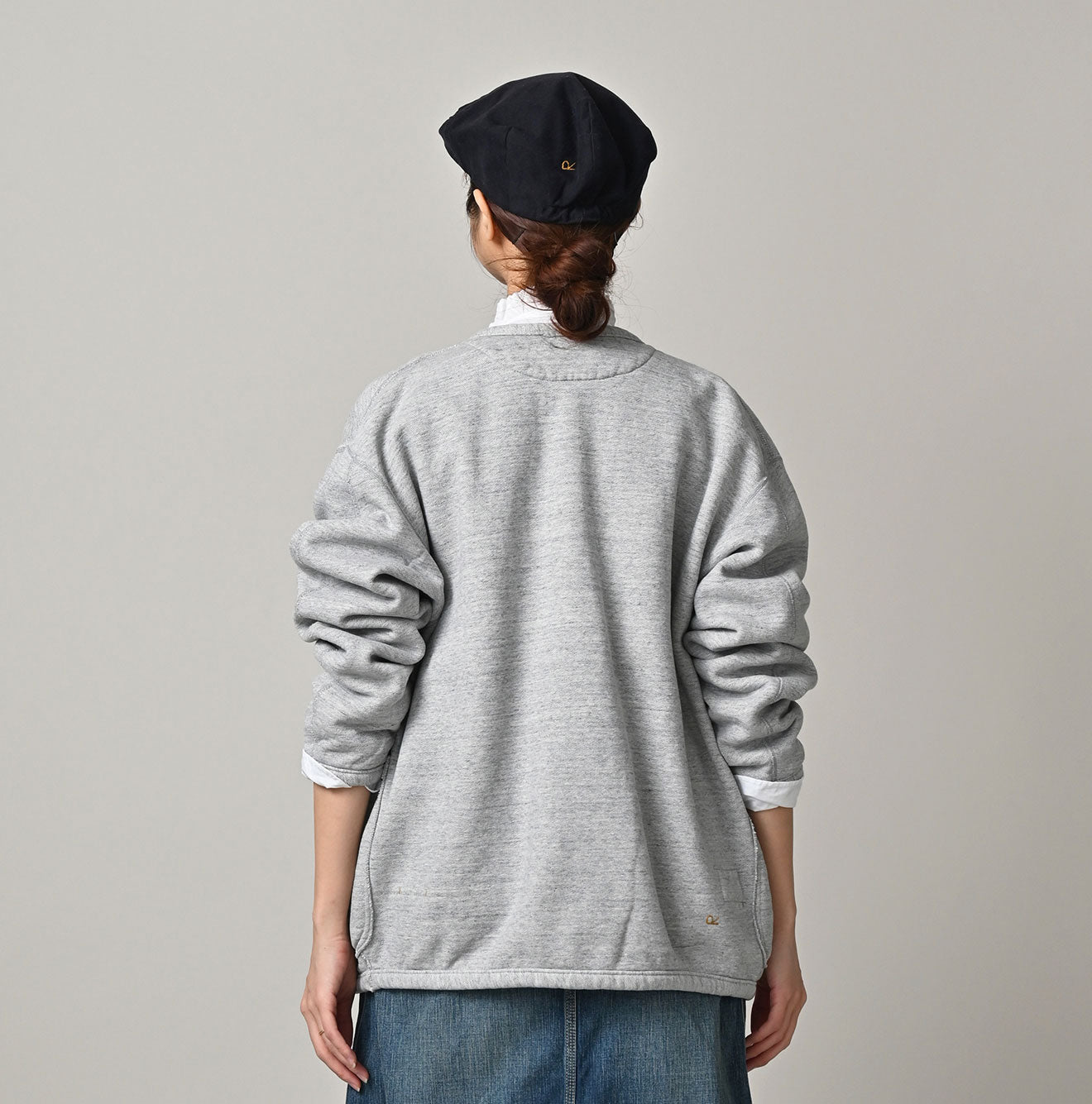 Top Heritage Urake 908 Binder Cardigan Female Model