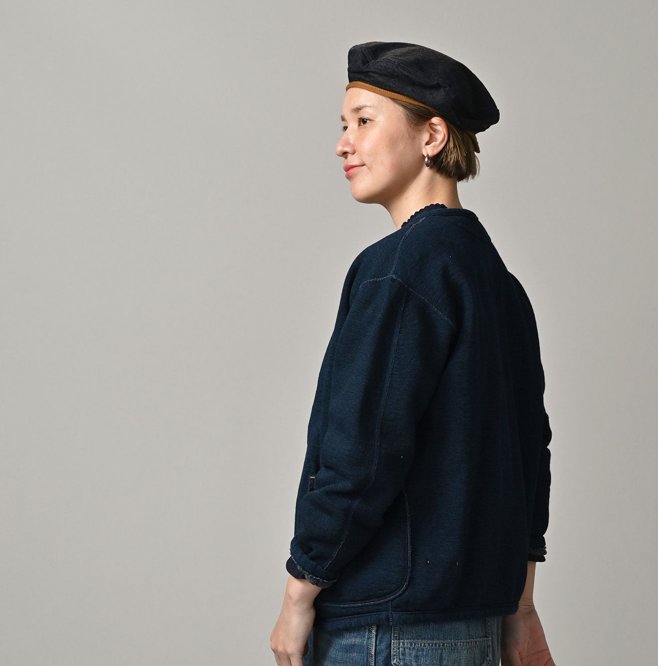 Indigo Heritage Urake 908 Binder Cardigan Female Model