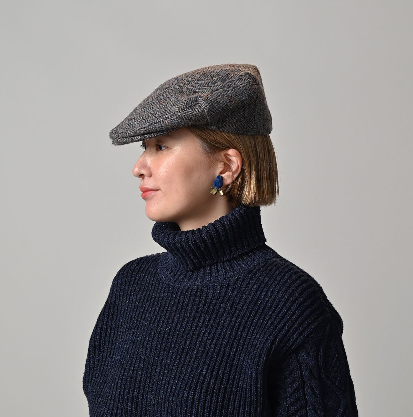 Ai Velvet Earrings Female Model