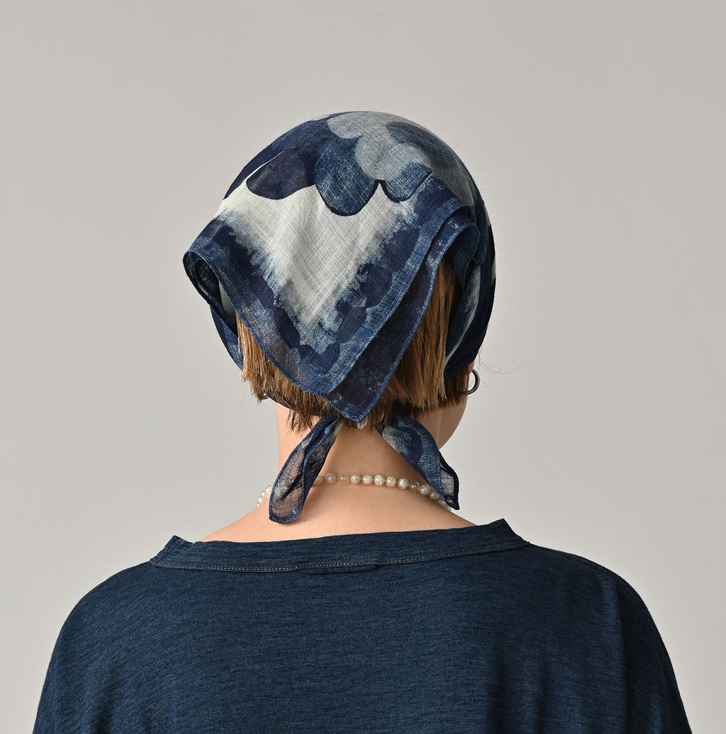 Indigo Gauze Aya Picture Book Bandana Female Model