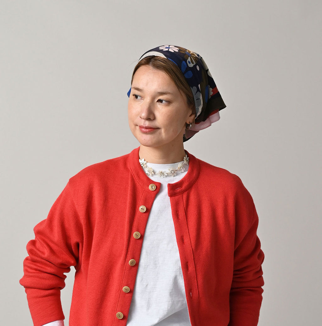 Tenjiku Happy Doodle Bandana Female Model
