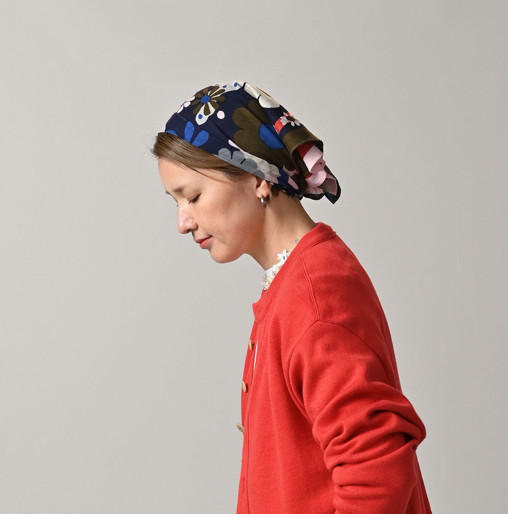 Tenjiku Happy Doodle Bandana Female Model