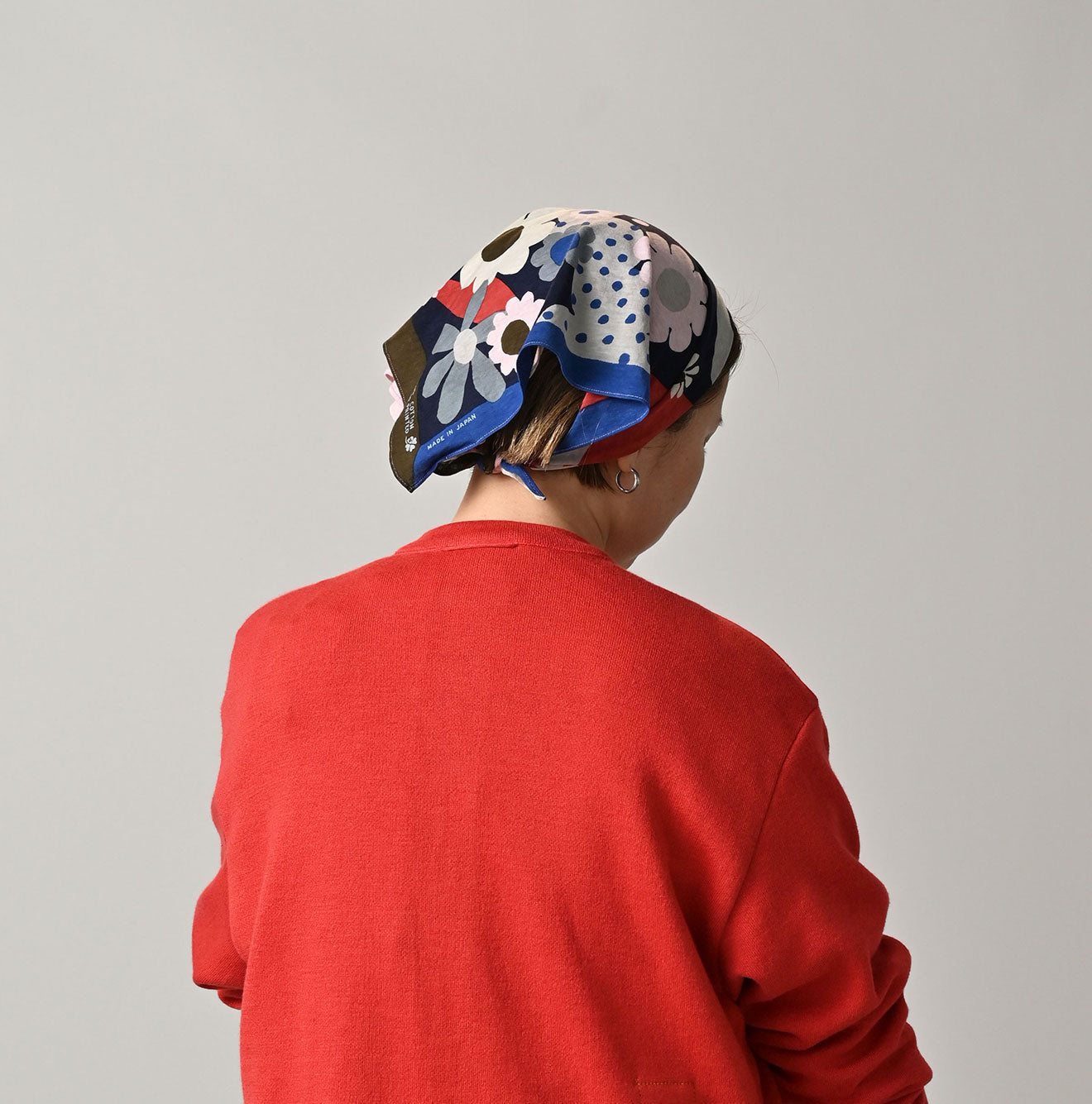 Tenjiku Happy Doodle Bandana Female Model
