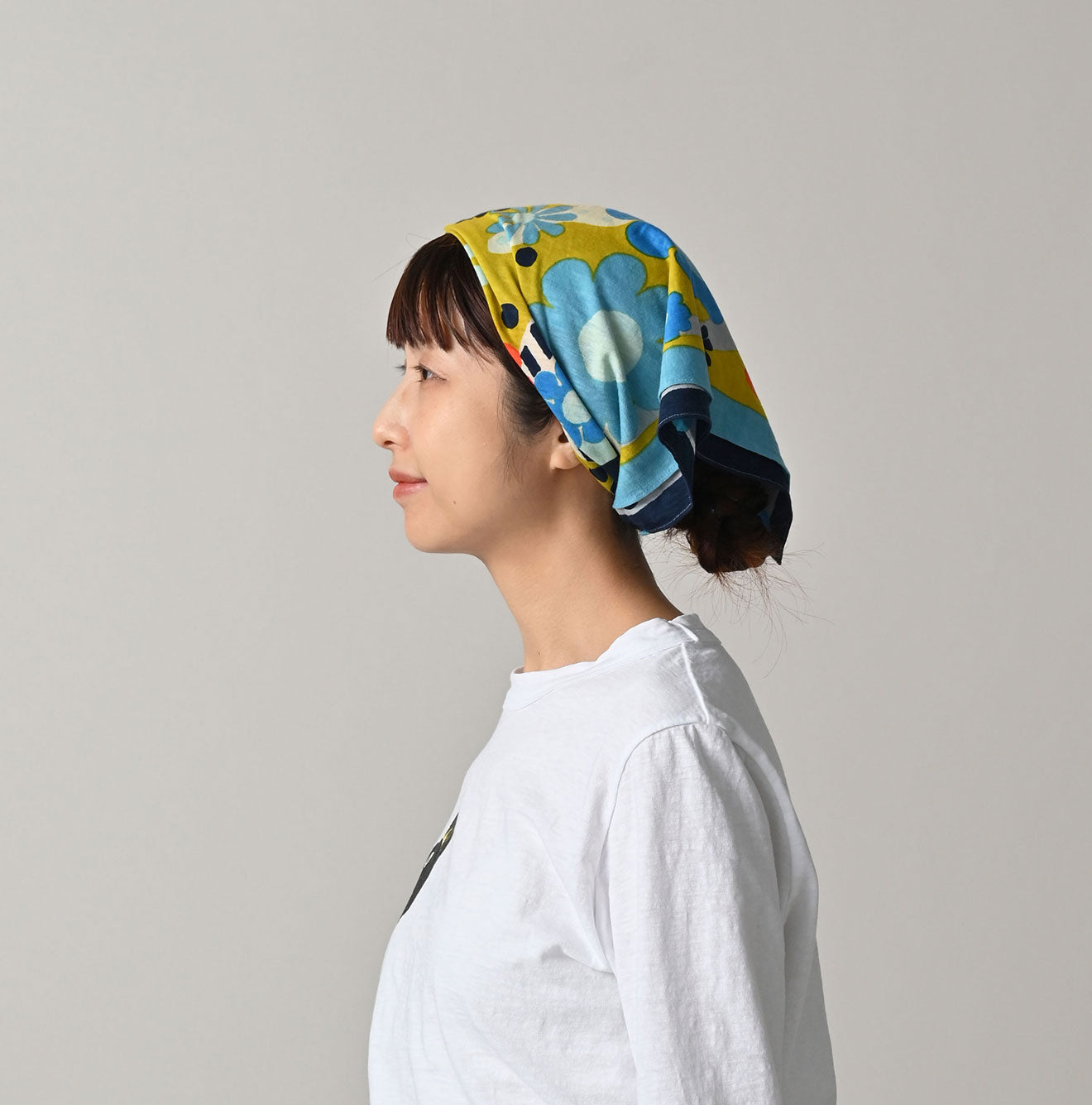 Tenjiku Happy Doodle Bandana Female Model