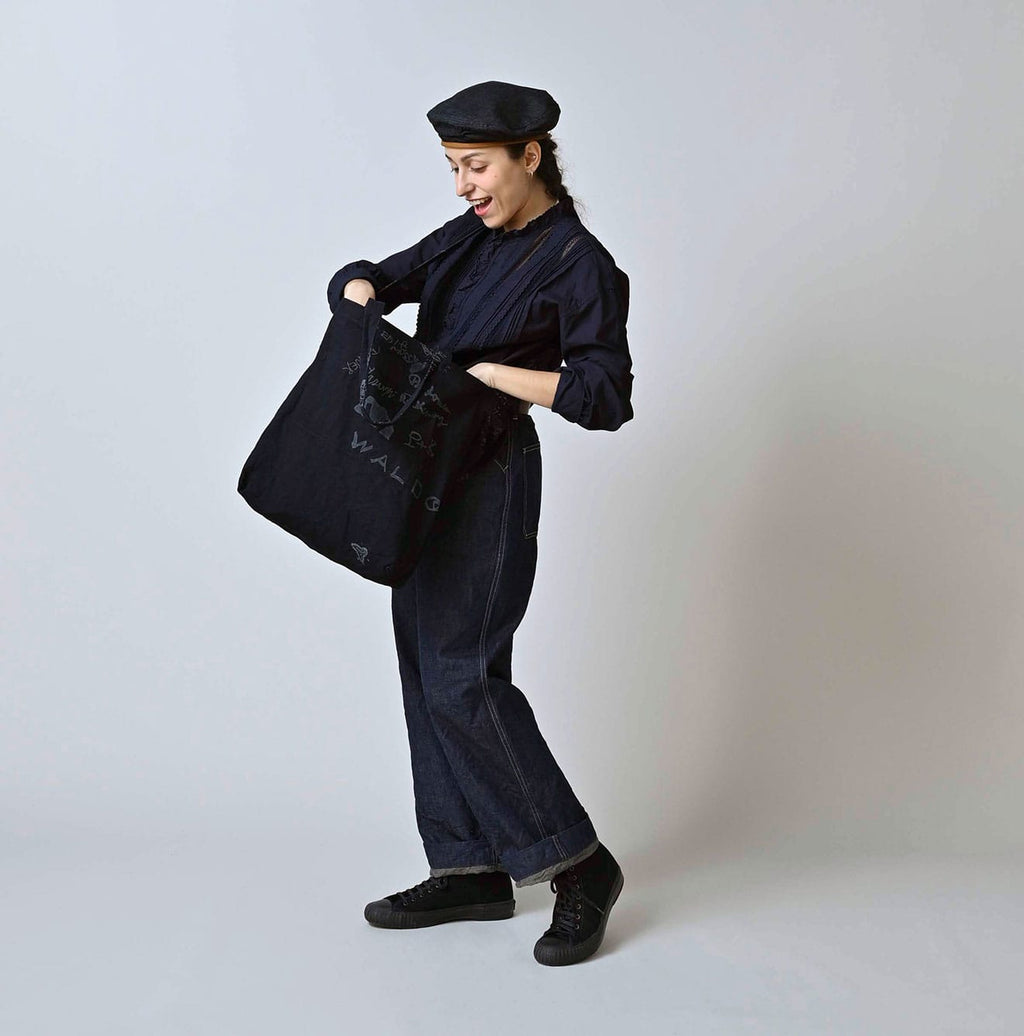 Indigo Duck Doodle Print 45 Tote Medium Female Model