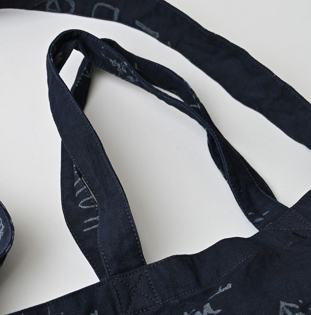 Indigo Duck Doodle Print 45 Tote Medium Detail
