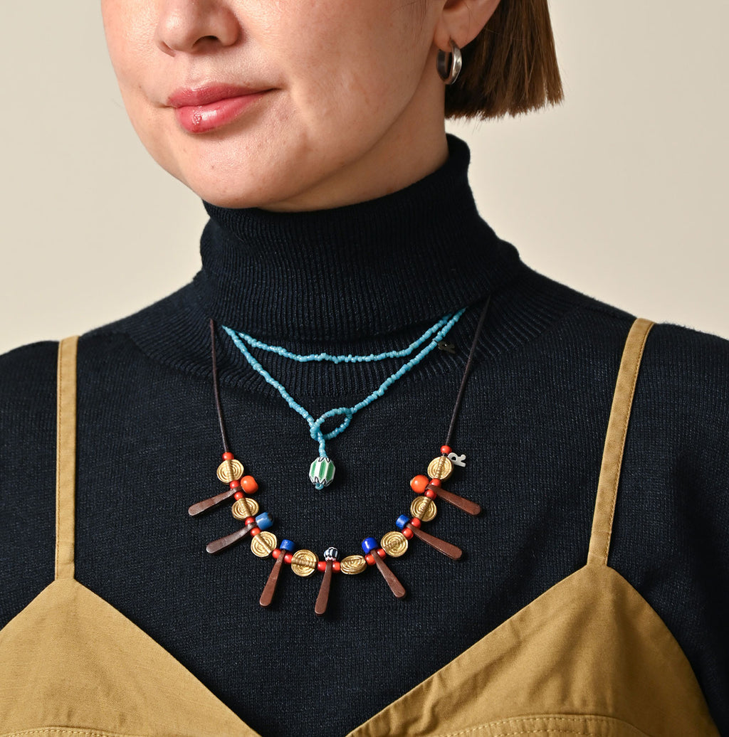 Glass Beads x Leather Choker Female Model