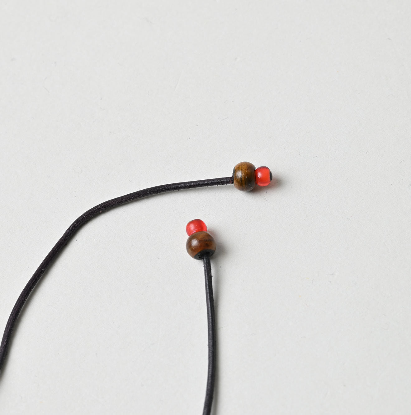 Glass Beads x Leather Choker Detail