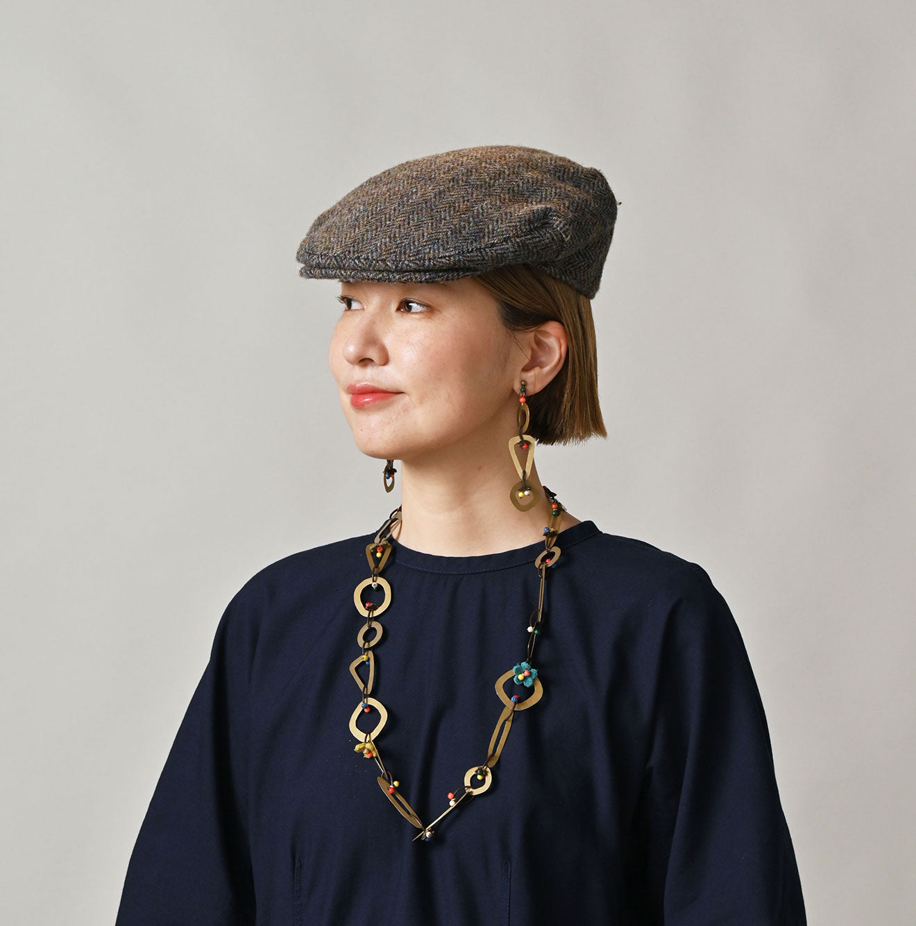 〇△□ Brass Necklace Antique Brass Female Model