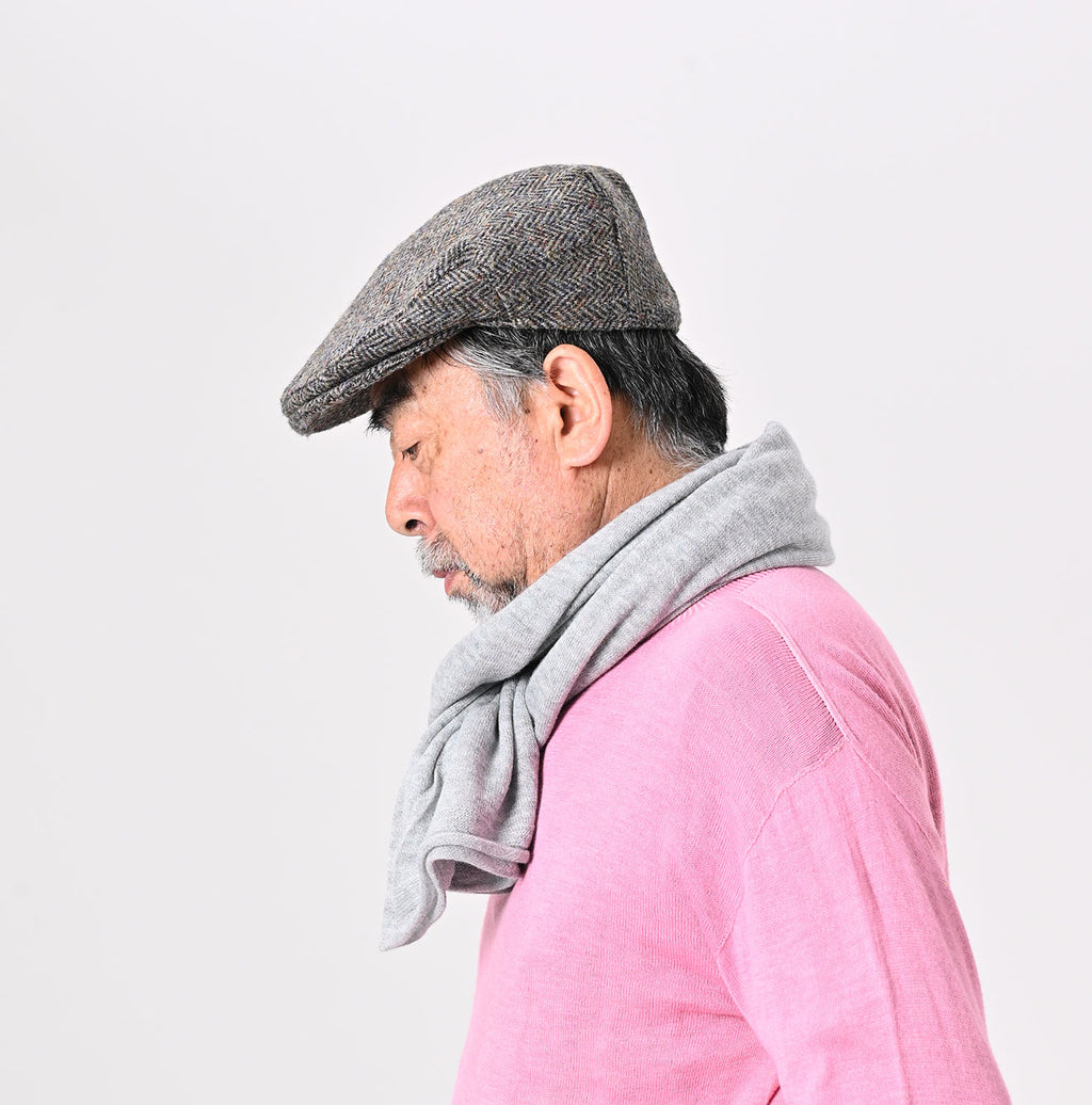 Plant Dyed Cashmere Super Gauze Muffler Female Model